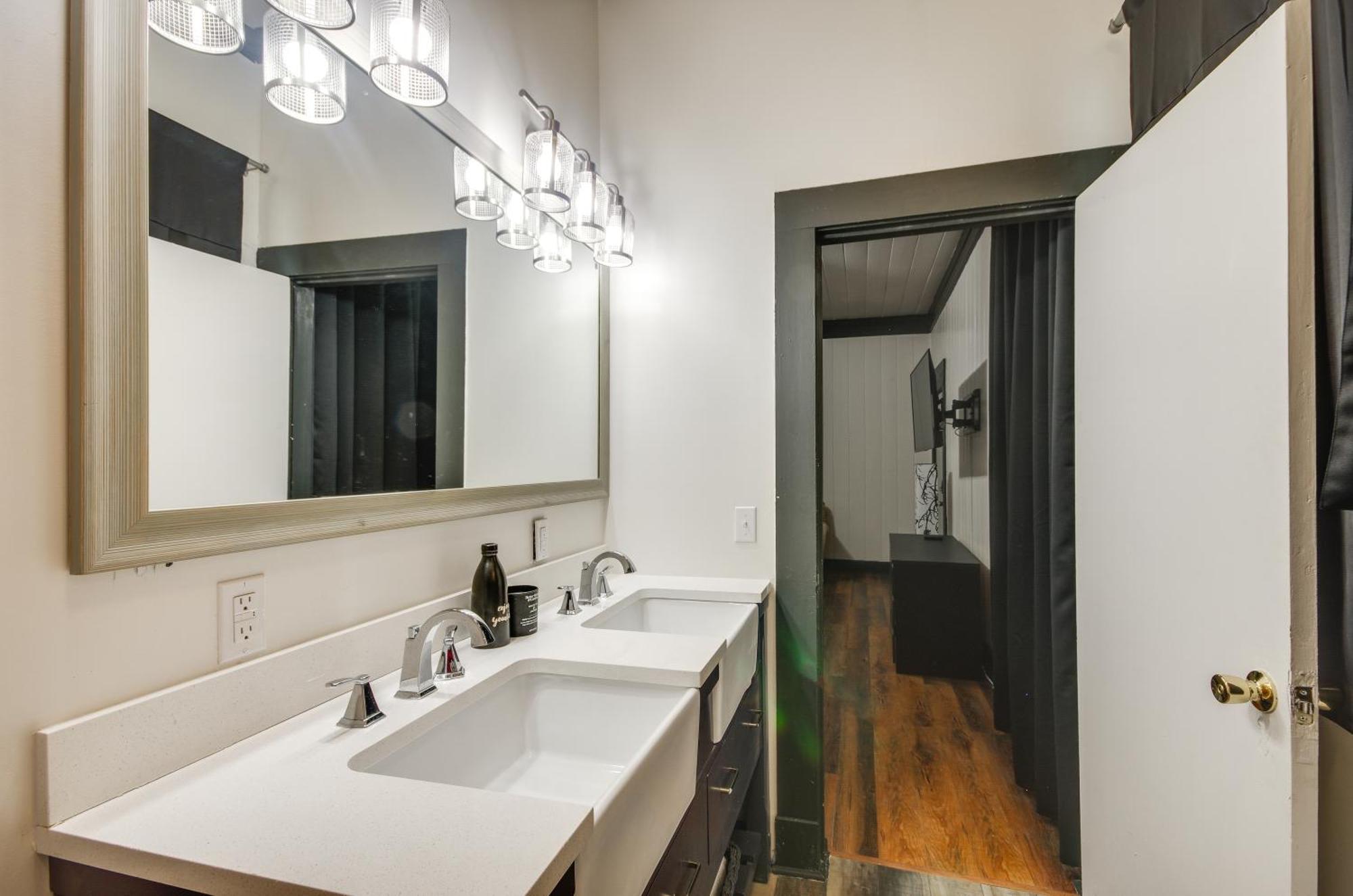 Modern Greenwood Studio Less Than 1 Mi To Downtown! Exteriér fotografie