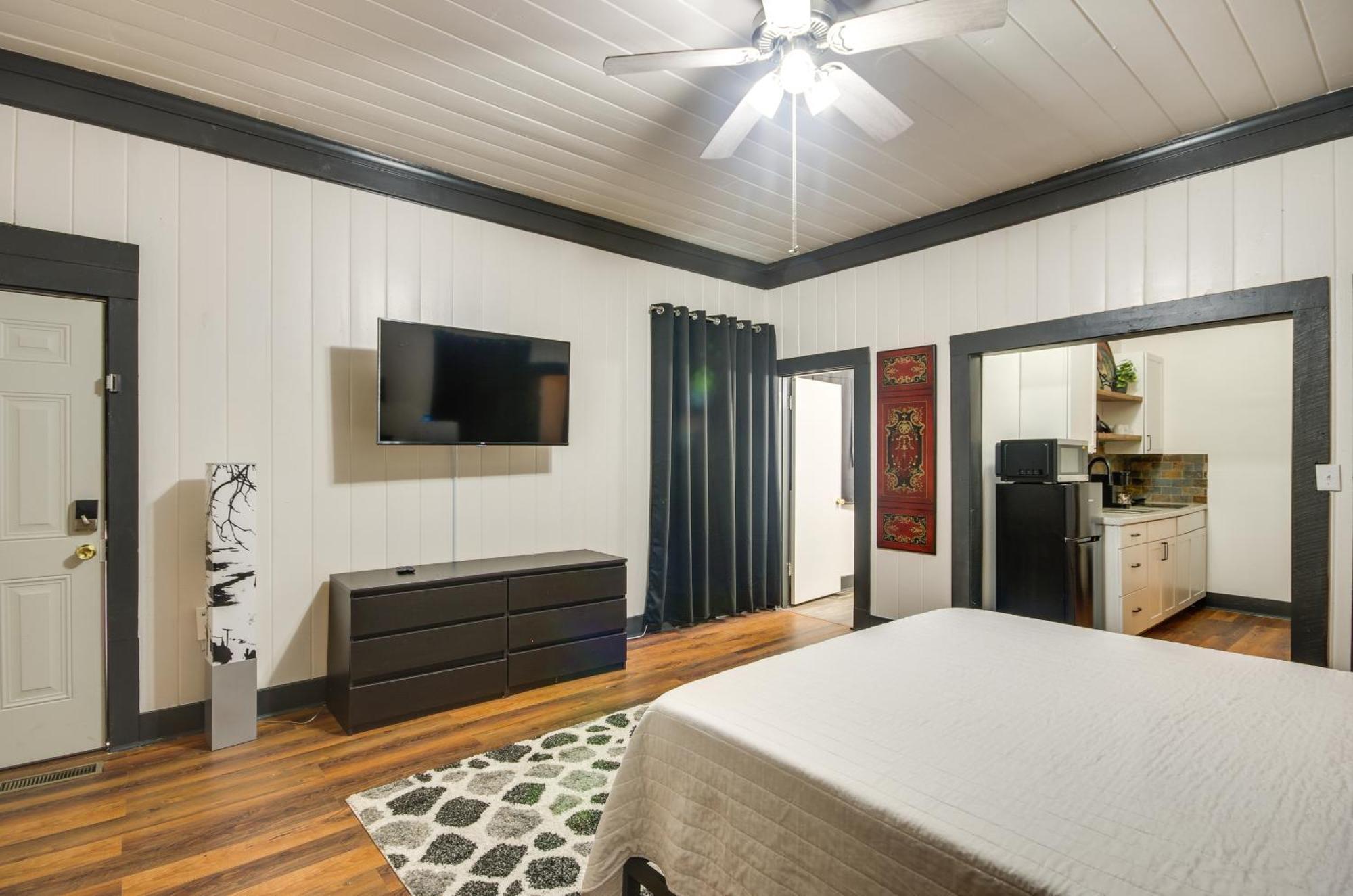 Modern Greenwood Studio Less Than 1 Mi To Downtown! Exteriér fotografie