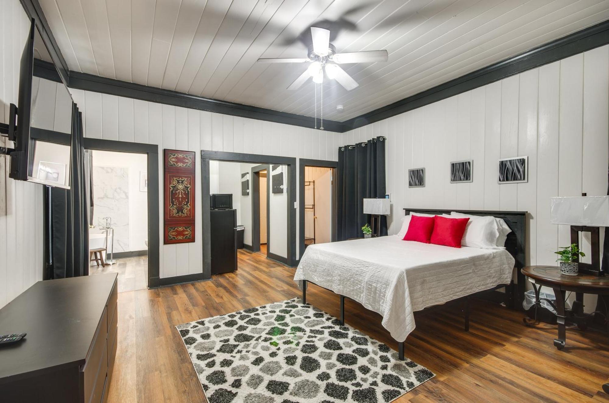 Modern Greenwood Studio Less Than 1 Mi To Downtown! Exteriér fotografie